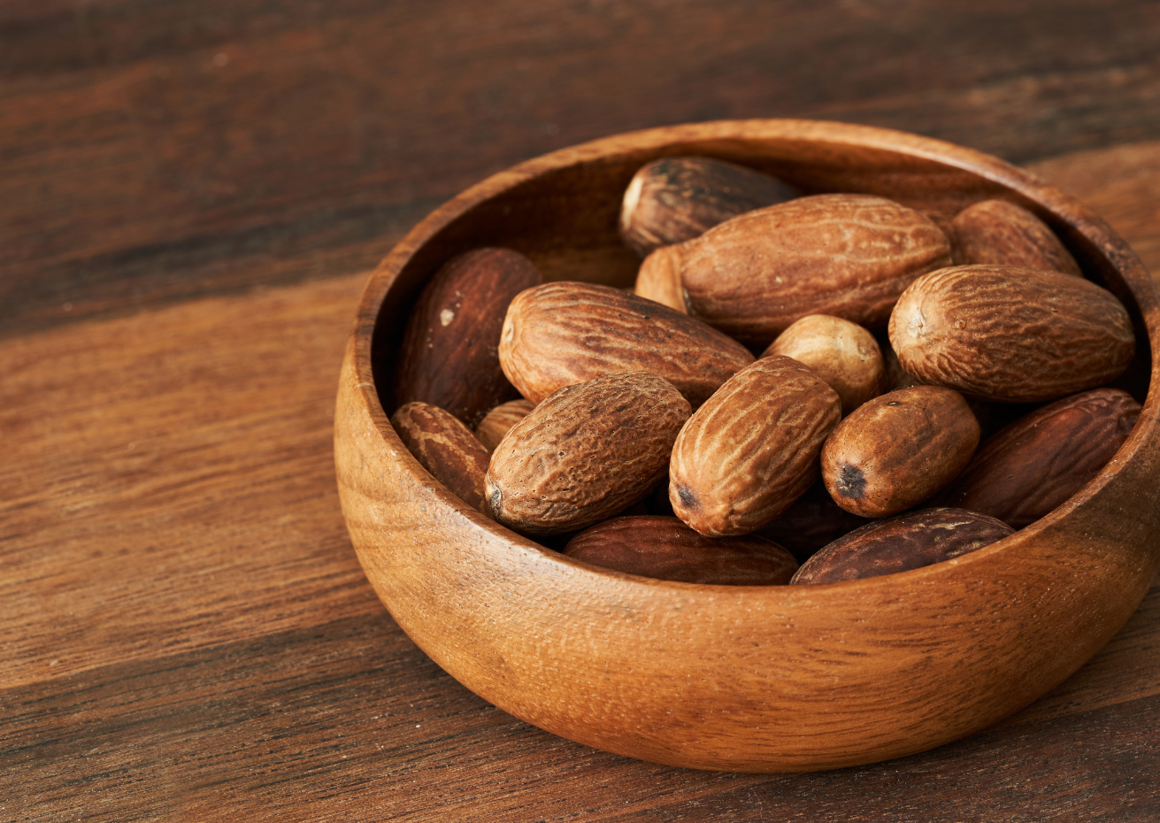 NUTMEG WHOLE